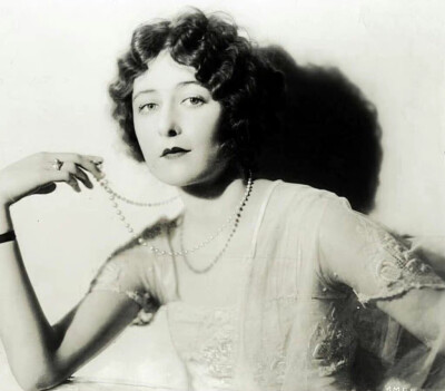 美国演员Mildred Harris (1901年-1944年) 