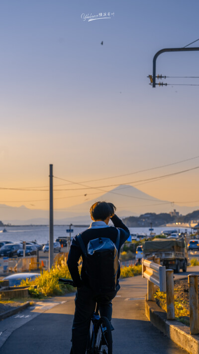 夕阳下 风吹过的街道