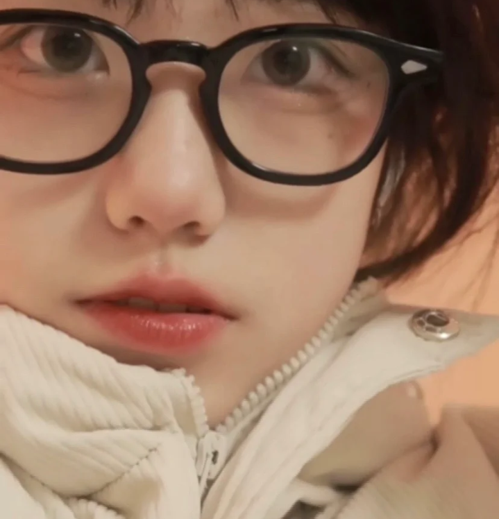 女头 深深的话浅浅的说 长长的路慢慢走.