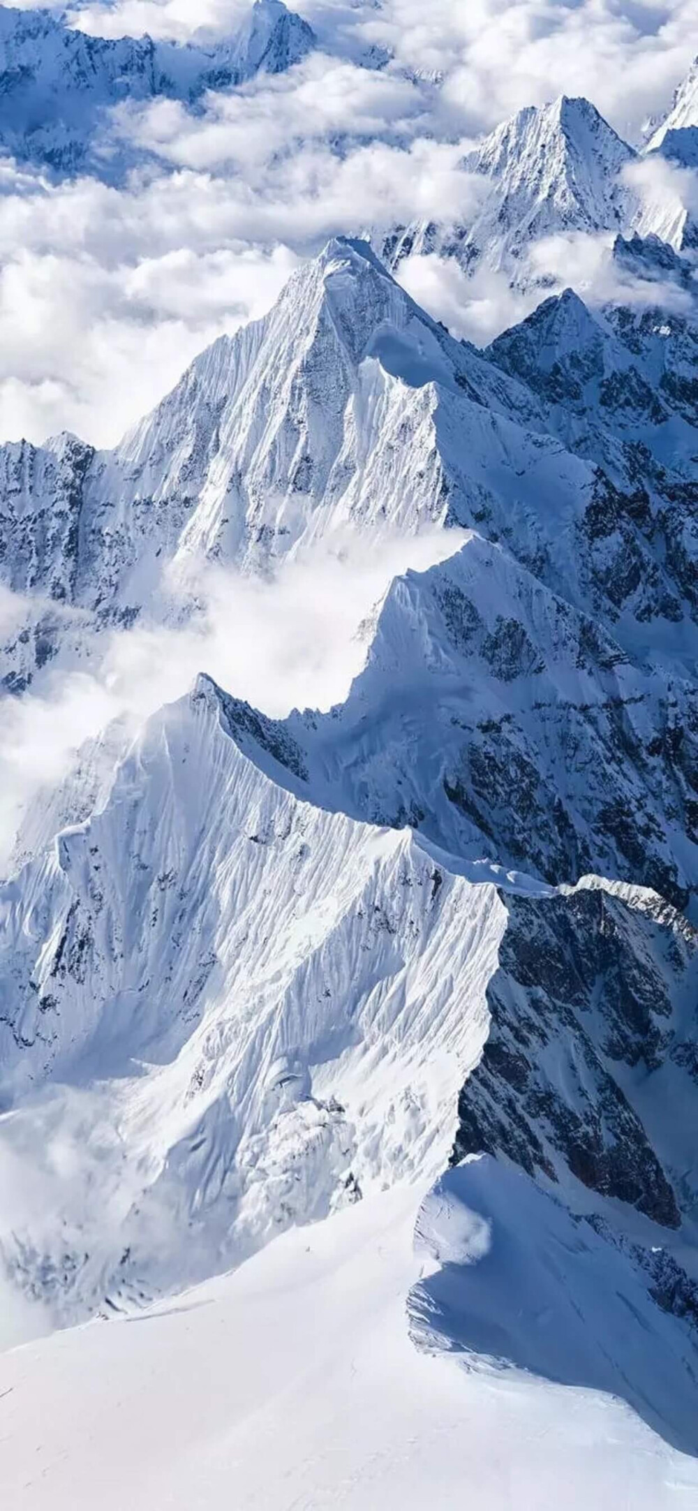 “The mountains are calling, I must go ”
群山-雪山️
