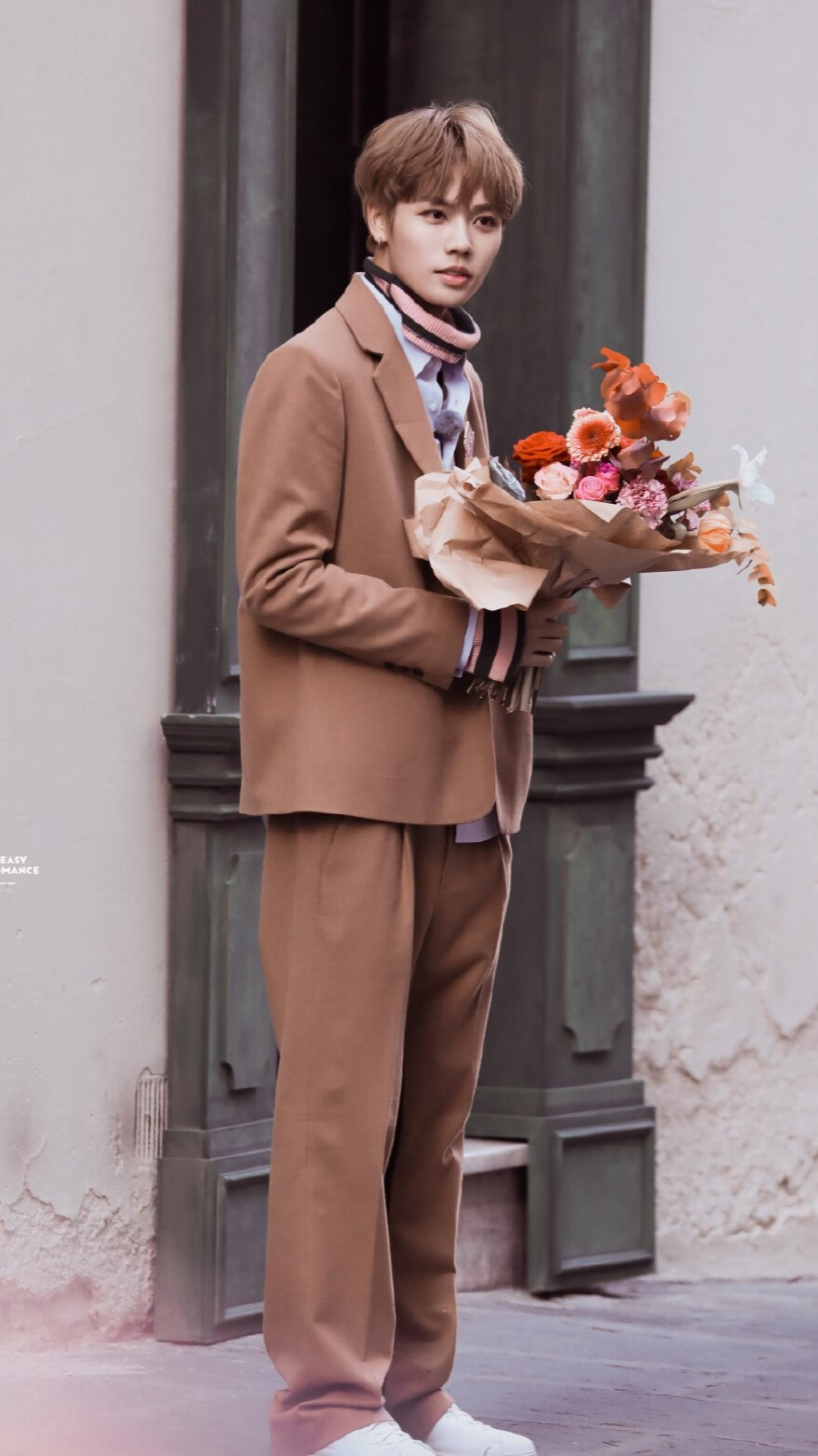 小姐姐的花店 橙色西装
林彦俊