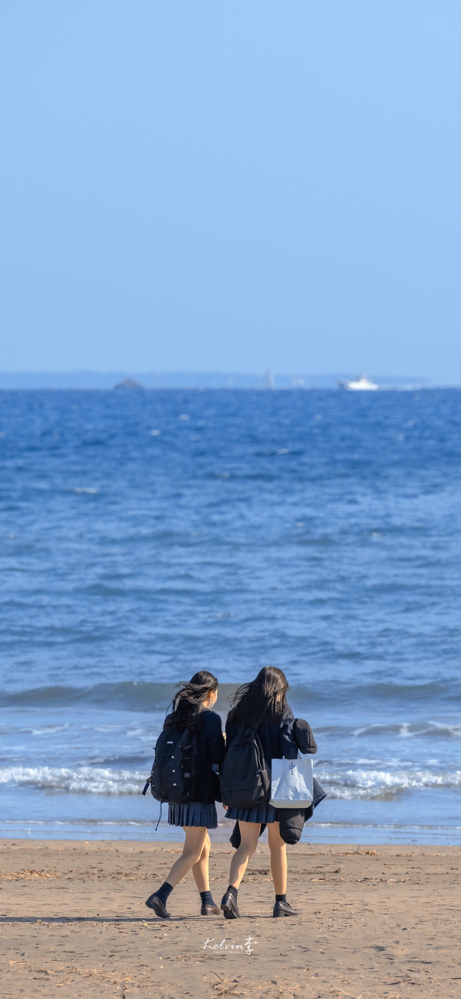 夏日海滩壁纸
“如果有时间，你会来看一看我吧，看大雪如何衰老的，我的眼睛如何融化。”
摄影师© kelvin李