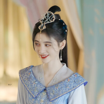 ﹡鞠婧祎
原Vivian