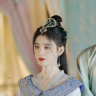 ﹡鞠婧祎
原Vivian