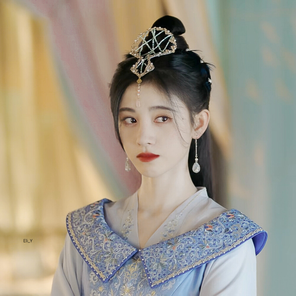 ﹡鞠婧祎
原Vivian