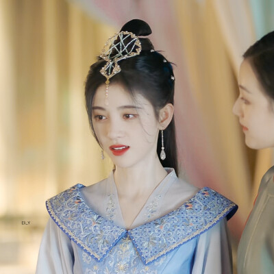 ﹡鞠婧祎
原Vivian
