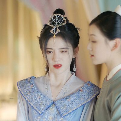 ﹡鞠婧祎
原Vivian