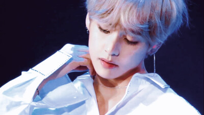 当我没文案时我会说：金泰亨橙光素材