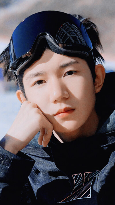 王源【21.12.2】滑雪Plog
Cr.不甜蜜馅饼