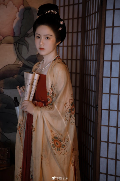 构图，造型，神态都很好的照片
出处见水印