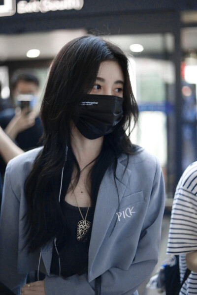 光会照向鞠婧祎，时间会证明一切