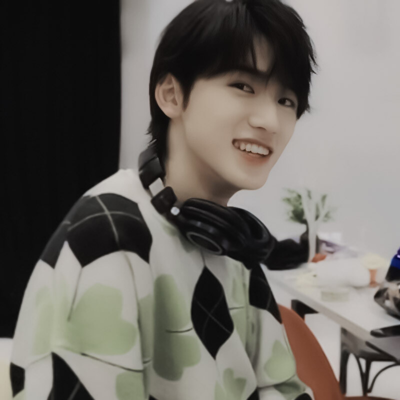 宋亚轩可二改六张
收藏专辑描述注明桑苑