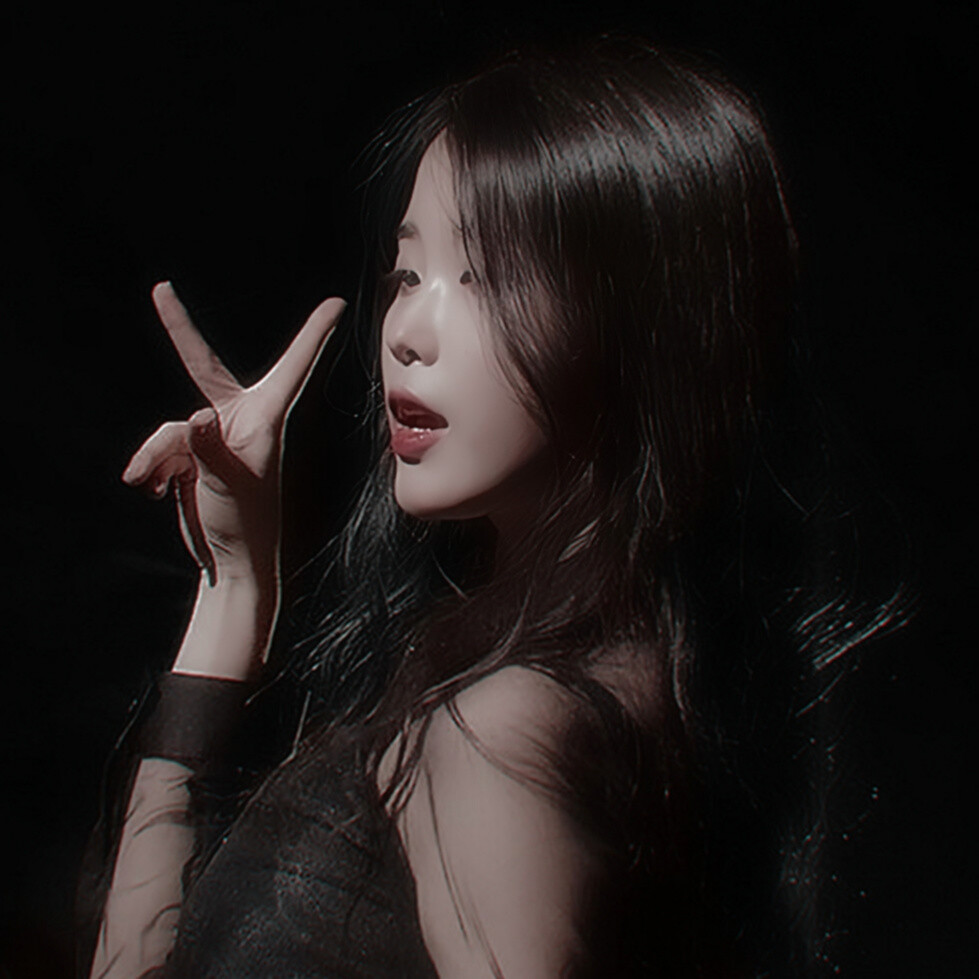 IU-Immersed in charm.