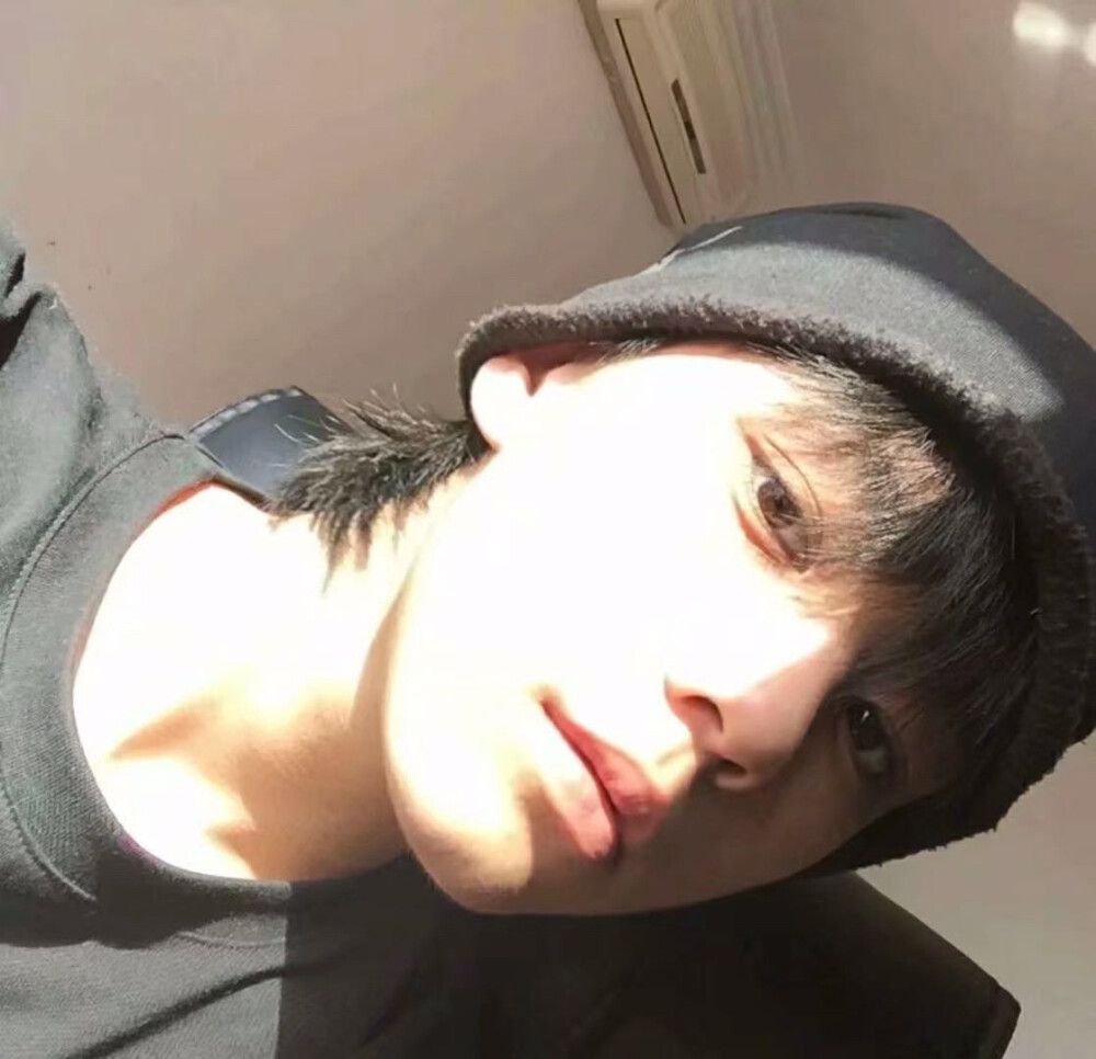 男头 出处：头像群