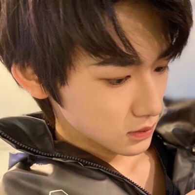 深宵三点想跟她抱拥