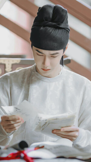 百里弘毅
王一博