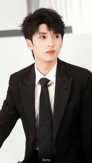 时代少年团 严浩翔

闪电咖啡馆
西装yyds！

cr.糖度特调