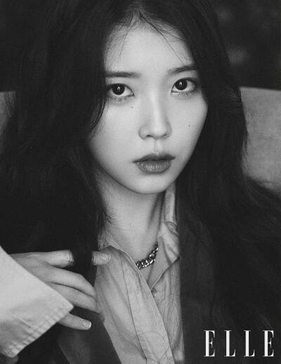 李知恩 iu
cr.elle kr