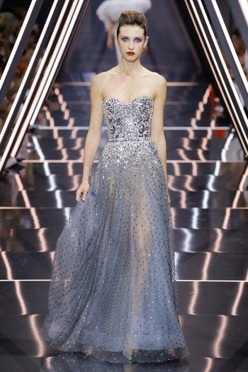 Ralph & Russo 高级定制时装的走秀