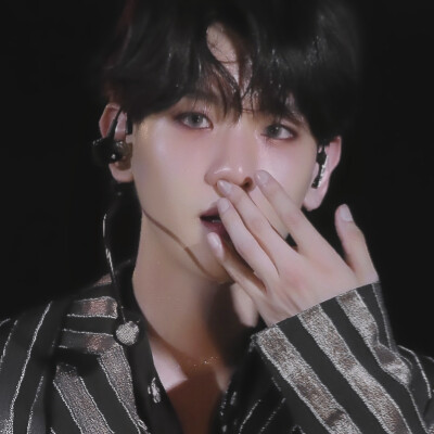 ·“边上将，你的真心可真是不值钱啊”
边伯贤·baekhyun
cr:puppystore_1992