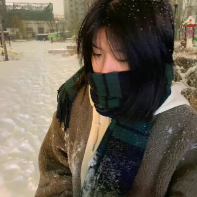 雪地女生头像