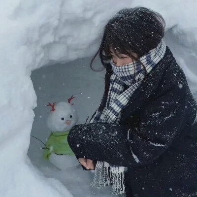 雪地女生头像