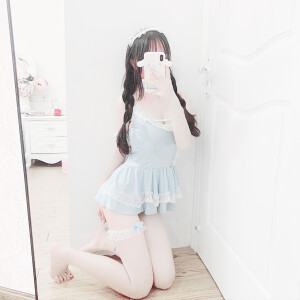 ，