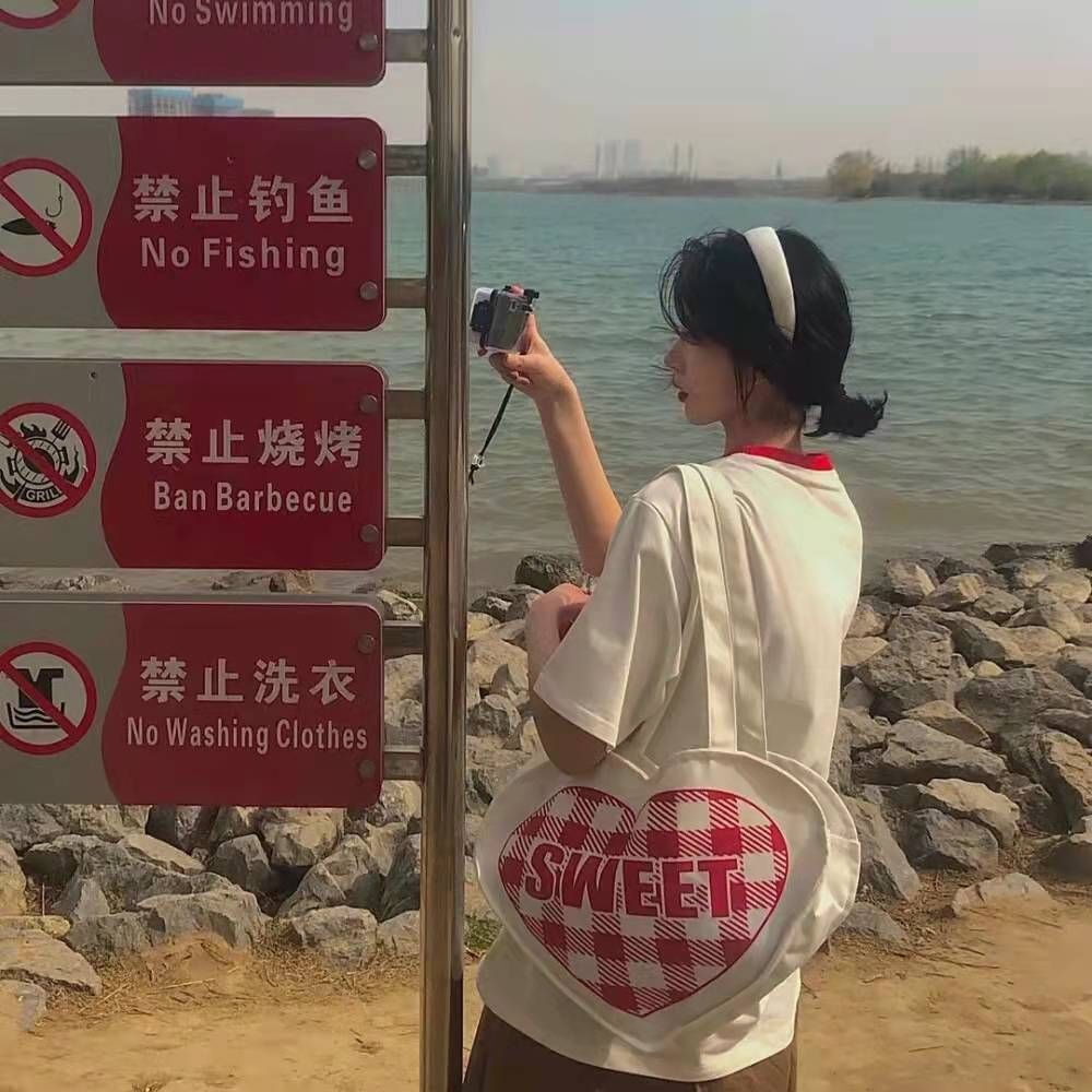 要坐车的女孩纸