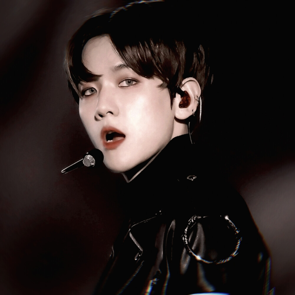 边伯贤
在原地等待了一年之久的那个红着眼的少年，他的世界终于迎来了极昼。