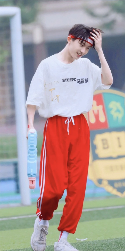 祝小马哥生日快乐
不要给自己太多压力哦 你有小气球和爆米花呢
要多吃点哦 看你瘦的
累了就和小气球说 不要自己一个人扛所有 你要记得我们永远爱你