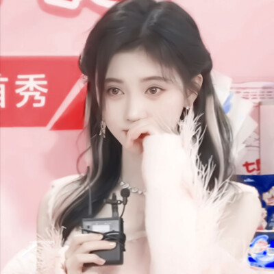 鞠婧祎
拿图dd||用图标明苏挽兮