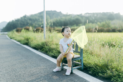 今年中秋在上虞小住
摄影：洪小漩
出镜：家人
连日来，关于上虞的消息不绝于耳。
严峻的疫情防控下，作为中风险地区的上虞，陷入了封城的境地。听阿科说，爷爷奶奶已经去做了两次核酸检测，而其他亲属也都居家隔…