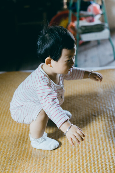 今年中秋在上虞小住
摄影：洪小漩
出镜：家人
连日来，关于上虞的消息不绝于耳。
严峻的疫情防控下，作为中风险地区的上虞，陷入了封城的境地。听阿科说，爷爷奶奶已经去做了两次核酸检测，而其他亲属也都居家隔…