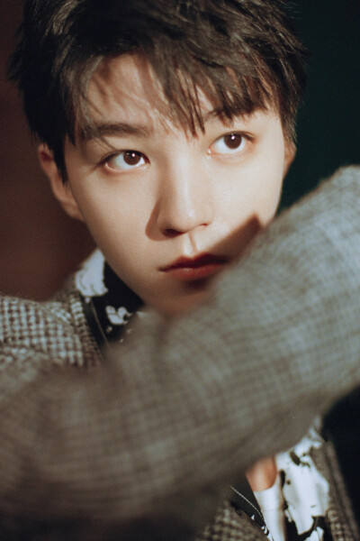 王俊凯
cr.他的小卷毛啊