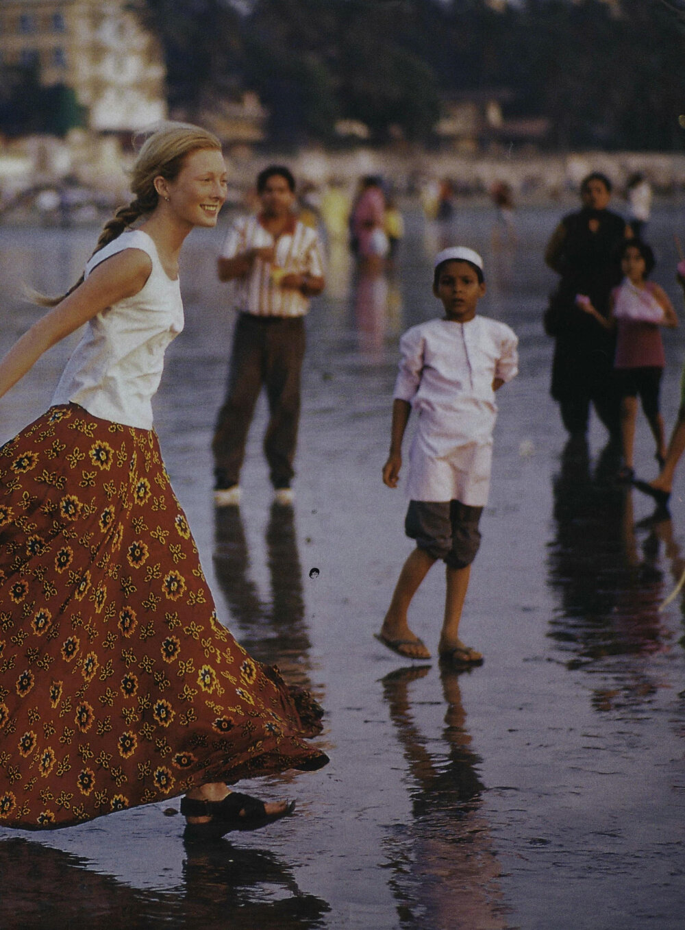 US Vogue June 1999 "All the Raj"
Photographer: Arthur Elgort
[weibo@Tangyimem]