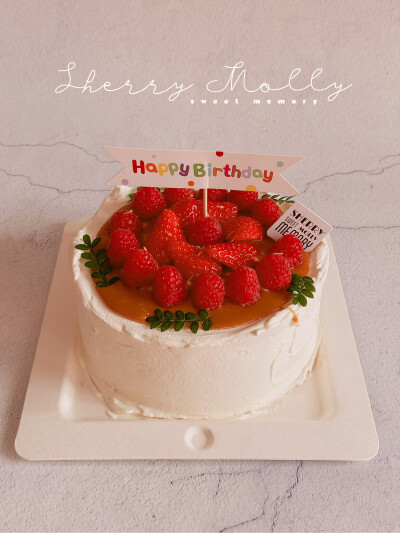 #SHERRYMOLLY家の下午茶# —『Heather‘s birthday cake』她的好朋友也習慣了在生日這天 找我們給她做生日cake～ 今年加了焦糖醬 砂糖和奶油在時間和溫度的長久改變下 融合成了一個新的風味新的狀態 很妙的感受和比…