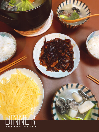 還是不能讓自己餓著～
肉肉 蔬菜 和雞湯 都吃了
超級珍惜吃飯那一個鐘
因為終於可以坐一會兒了