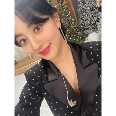 JIHYO 朴志效