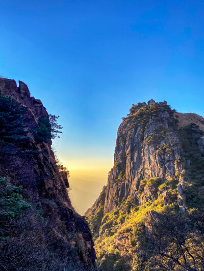 “你可以随时转身，但是不能一直后退。”
——鲍勃·迪伦 ​ ​​​
