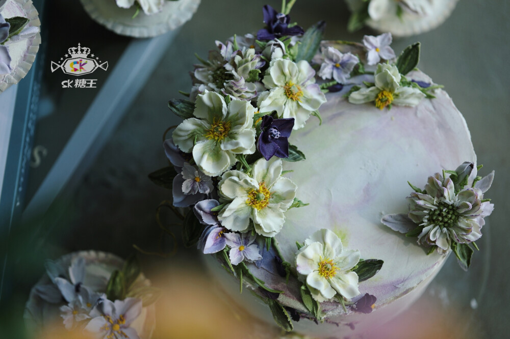 韩式豆沙裱花什么样的配色才能显示出高端大气的感觉呐