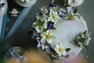 韩式豆沙裱花什么样的配色才能显示出高端大气的感觉呐