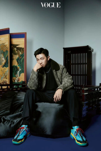 金南俊
211221 Vogue Korea