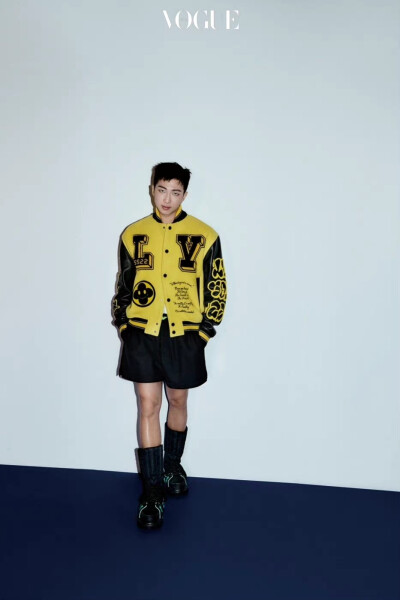 金南俊
211221 Vogue Korea