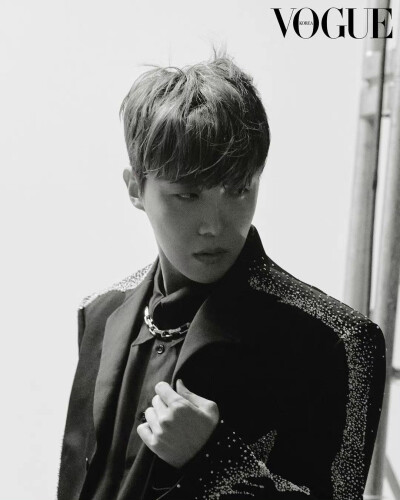 郑号锡
211221 Vogue Korea