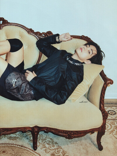 金泰亨
VOGUE SPECIAL PAGE
cr:logo