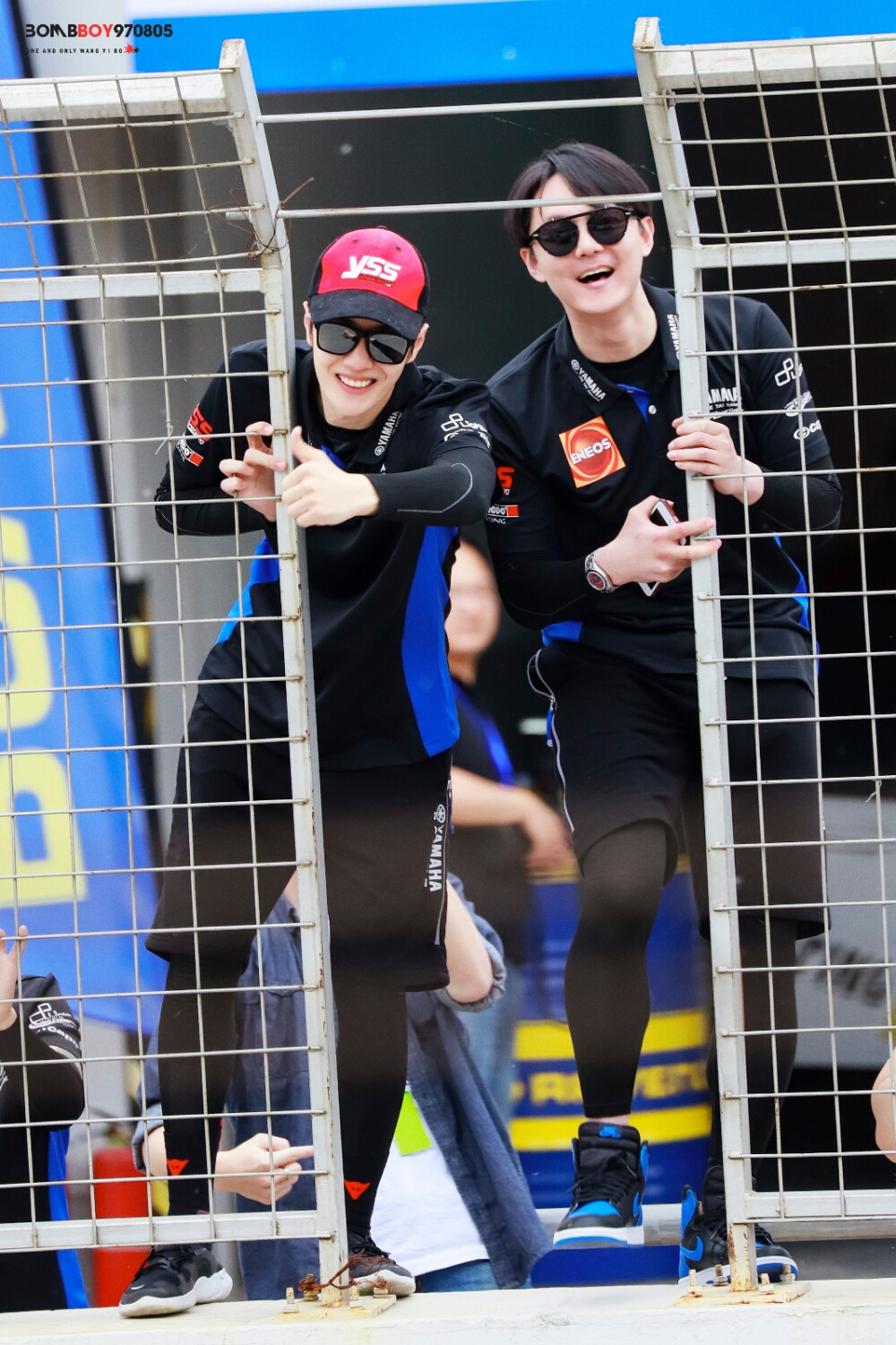 190503 米其林竞驰GPGP金港大奖赛 @UNIQ-王一博 ♛赛道上的狂野85，即使安静的时候荷尔蒙气息也从手指缝里透出来，王一博的人生就是一个传奇，褪去华服亦能在赛场自由奔驰的第一人♕ cr:logo