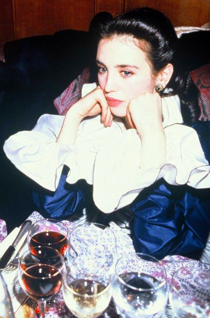 伊莎贝尔·阿佳妮
Isabelle Adjani
法国国花(❁´◡`❁)*✲ﾟ*