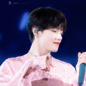 金泰亨
Taeholic_V1230

“王的鸟消失在了焰辉的前夕。”。