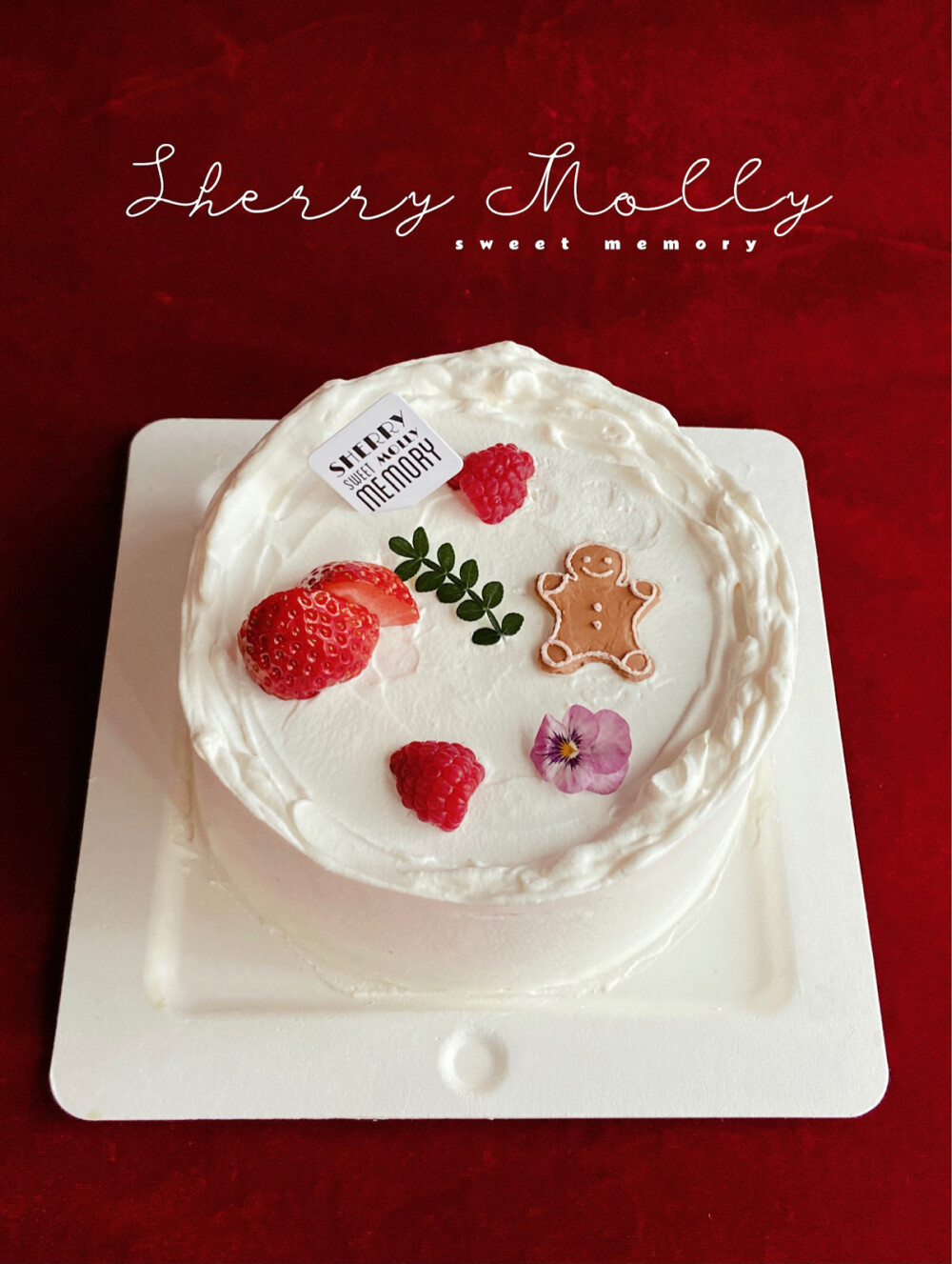 #SHERRYMOLLY家の下午茶# —『抹茶cake』
聖誕節樣子的cake～ 薑餅人躺在雪地裡玩兒呢