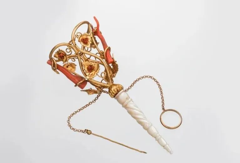 19世纪珊瑚金捧花棒/冬宫博物馆藏